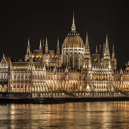 Apartment Luxury & Antique Charm Budapest