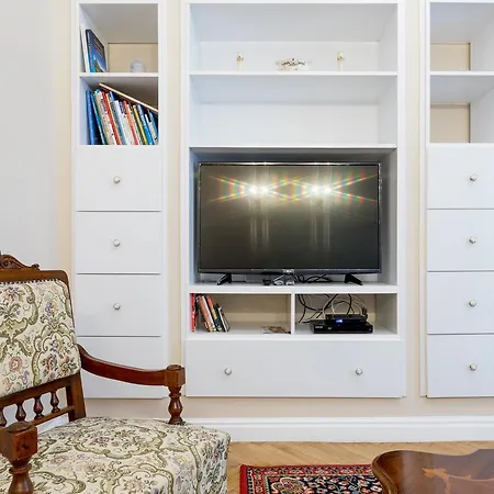 Luxury & Antique Charm Apartment *
